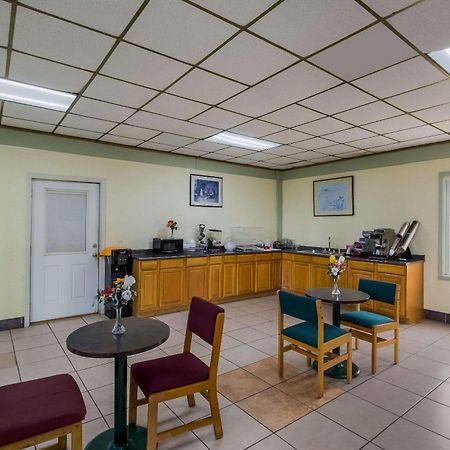 Rodeway Inn Conference Center Beaumont Bagian luar foto