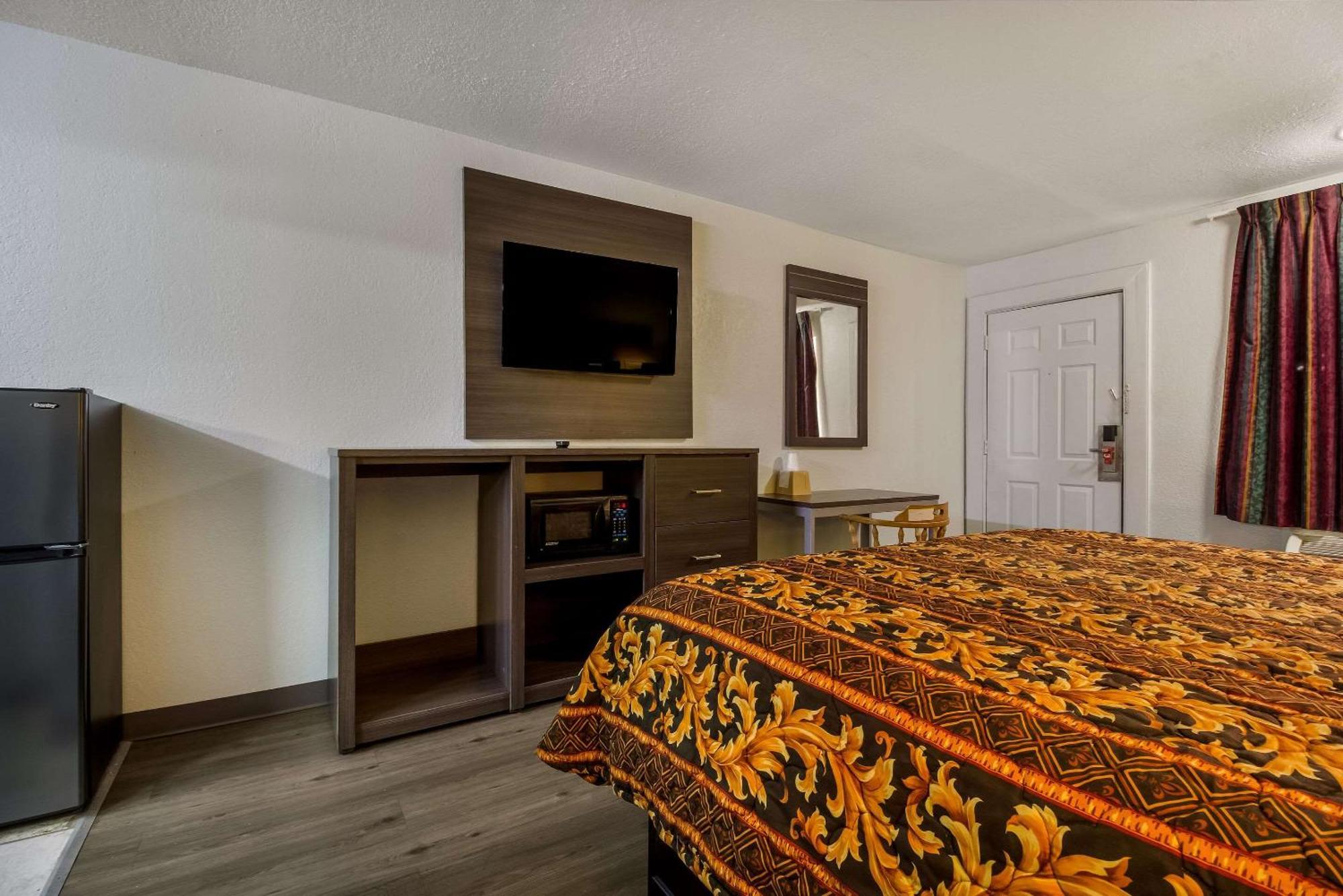Rodeway Inn Conference Center Beaumont Bagian luar foto