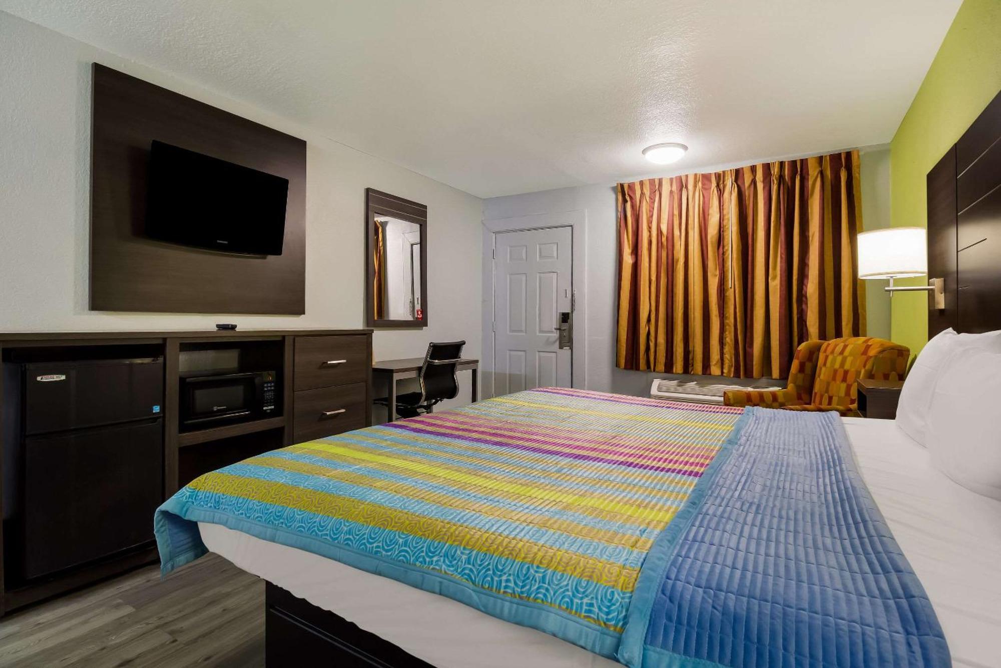Rodeway Inn Conference Center Beaumont Bagian luar foto