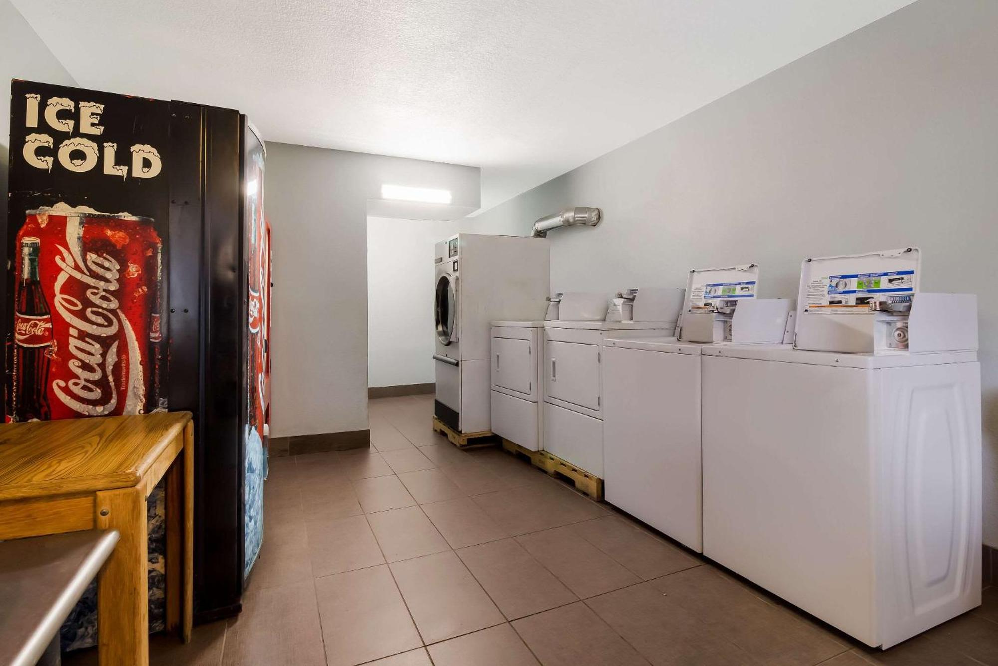 Rodeway Inn Conference Center Beaumont Bagian luar foto