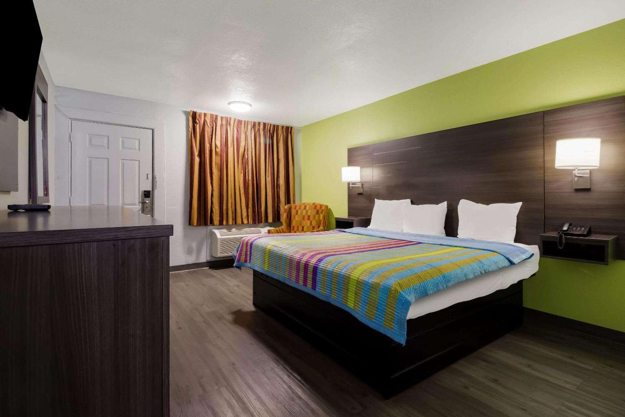 Rodeway Inn Conference Center Beaumont Bagian luar foto