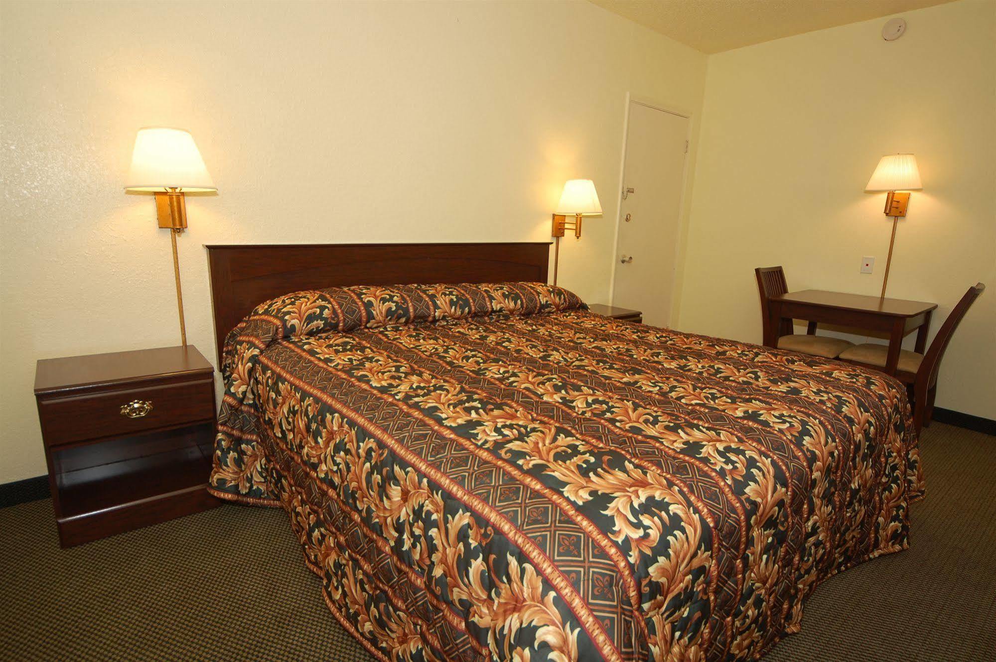 Rodeway Inn Conference Center Beaumont Bagian luar foto